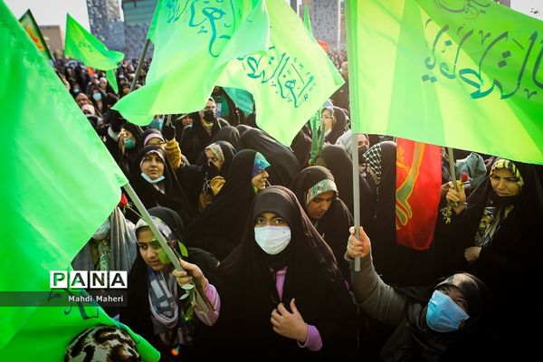 جشن خانوادگی میلاد حضرت فاطمه زهرا(س) در میدان امام حسین(ع)