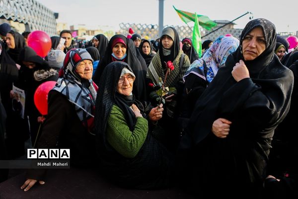 جشن خانوادگی میلاد حضرت فاطمه زهرا(س) در میدان امام حسین(ع)