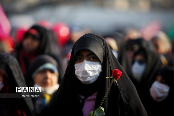 جشن خانوادگی میلاد حضرت فاطمه زهرا(س) در میدان امام حسین(ع)