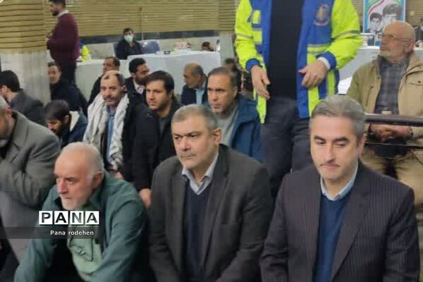 میز خدمت در نماز جمعه رودهن با حضور استاندار و فرماندار