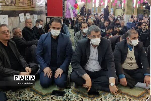 میز خدمت در نماز جمعه رودهن با حضور استاندار و فرماندار