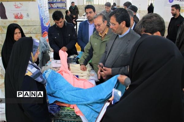 افتتاح نمایشگاه صنایع‌دستی، محصولات خانگی و غذای محلی در ابرکوه