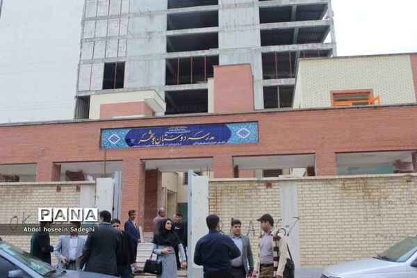 بازدید خبرنگاران از مدرسه دوستان در بوشهر
