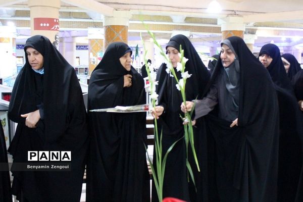 مراسم غبارروبی و عطرافشانی گلزار شهدا در بوشهر