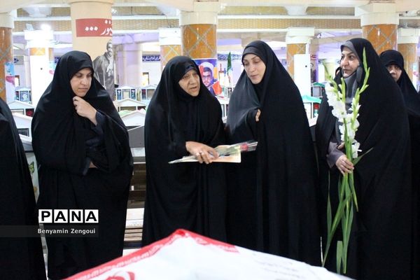 مراسم غبارروبی و عطرافشانی گلزار شهدا در بوشهر