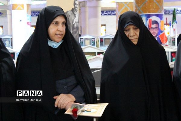 مراسم غبارروبی و عطرافشانی گلزار شهدا در بوشهر