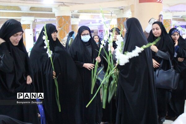 مراسم غبارروبی و عطرافشانی گلزار شهدا در بوشهر