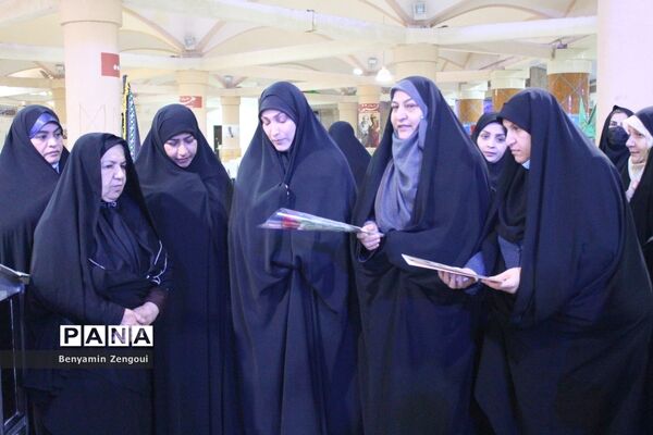 مراسم غبارروبی و عطرافشانی گلزار شهدا در بوشهر