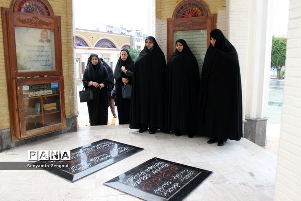 مراسم غبارروبی و عطرافشانی گلزار شهدا در بوشهر