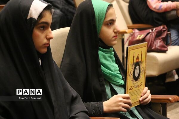 تقدیر از مادران شهدا در دهمین جشنواره اسوه‌های صبر و مقاومت
