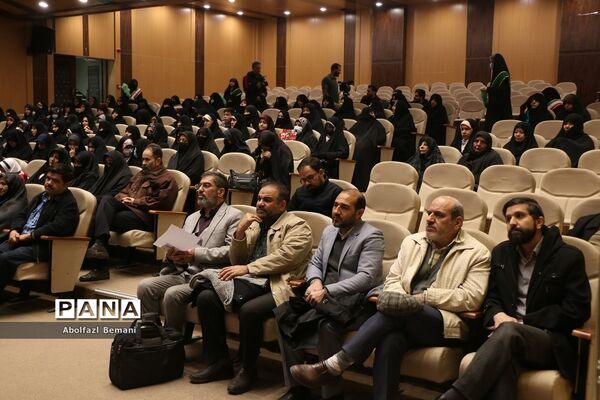 تقدیر از مادران شهدا در دهمین جشنواره اسوه‌های صبر و مقاومت