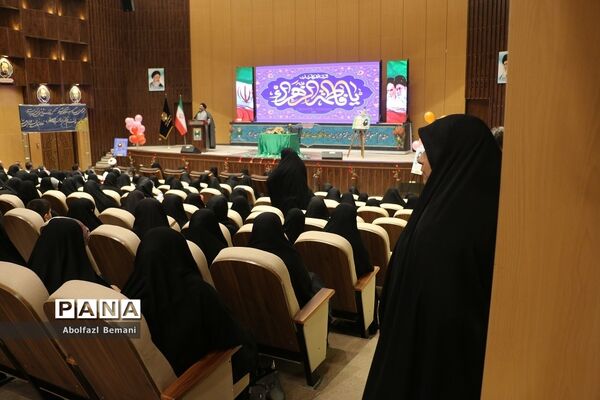 تقدیر از مادران شهدا در دهمین جشنواره اسوه‌های صبر و مقاومت
