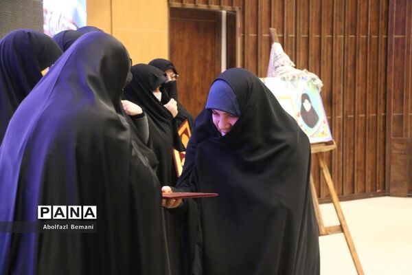 تقدیر از مادران شهدا در دهمین جشنواره اسوه‌های صبر و مقاومت