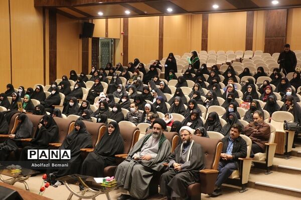 تقدیر از مادران شهدا در دهمین جشنواره اسوه‌های صبر و مقاومت