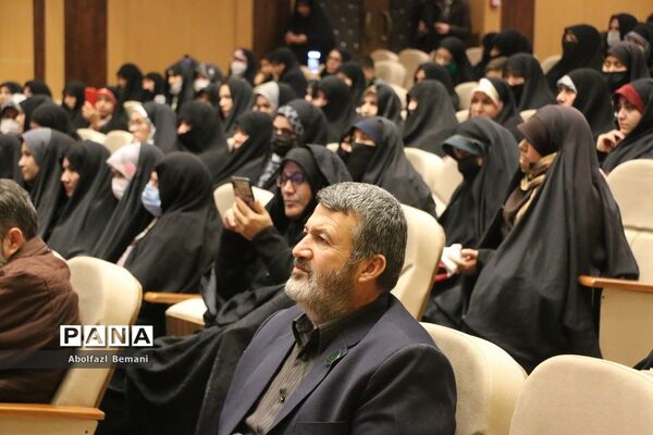 تقدیر از مادران شهدا در دهمین جشنواره اسوه‌های صبر و مقاومت
