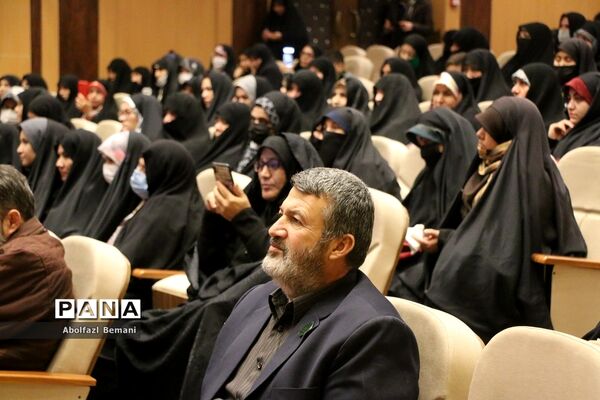 تقدیر از مادران شهدا در دهمین جشنواره اسوه‌های صبر و مقاومت
