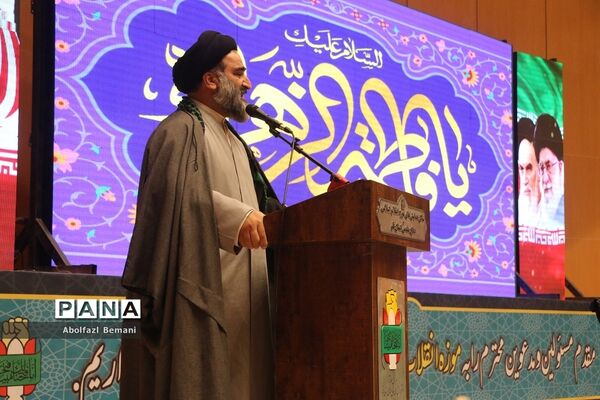 تقدیر از مادران شهدا در دهمین جشنواره اسوه‌های صبر و مقاومت