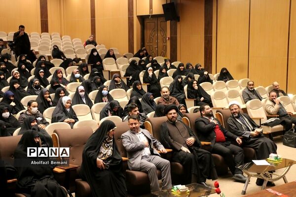 تقدیر از مادران شهدا در دهمین جشنواره اسوه‌های صبر و مقاومت