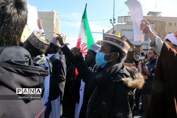 راهپیمایی مردم قم در محکومیت اهانت نشریه فرانسوی به مرجعیت