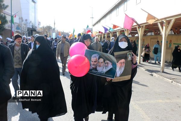 راهپیمایی مردم قم در محکومیت اهانت نشریه فرانسوی به مرجعیت