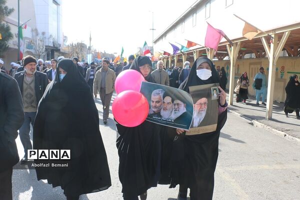راهپیمایی مردم قم در محکومیت اهانت نشریه فرانسوی به مرجعیت