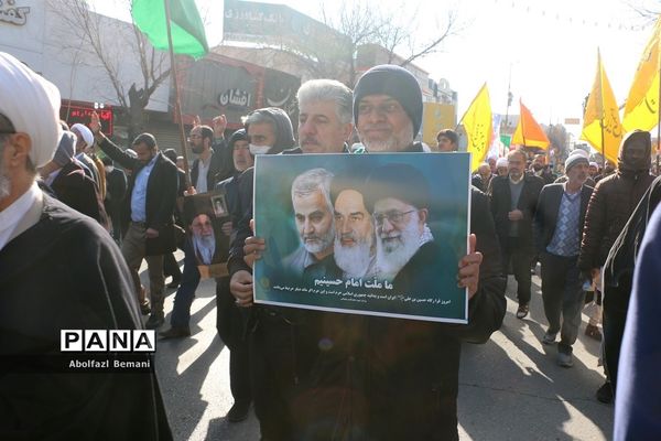 راهپیمایی مردم قم در محکومیت اهانت نشریه فرانسوی به مرجعیت