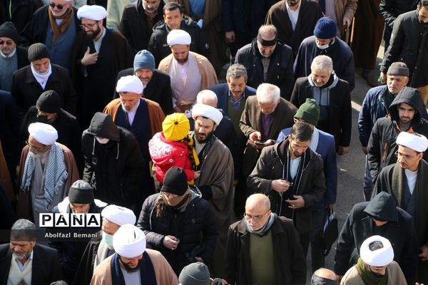 راهپیمایی مردم قم در محکومیت اهانت نشریه فرانسوی به مرجعیت
