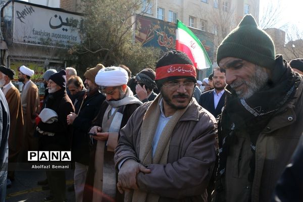 راهپیمایی مردم قم در محکومیت اهانت نشریه فرانسوی به مرجعیت