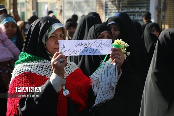 راهپیمایی مردم قم در محکومیت اهانت نشریه فرانسوی به مرجعیت