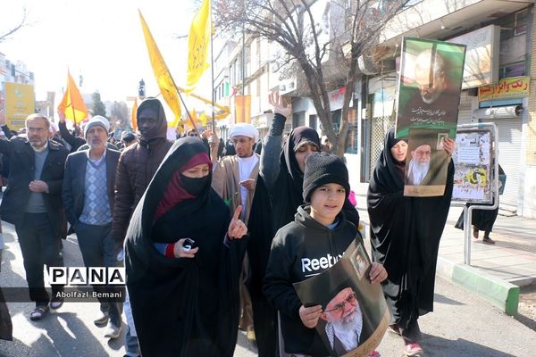 راهپیمایی مردم قم در محکومیت اهانت نشریه فرانسوی به مرجعیت