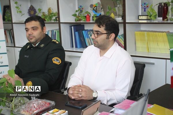 جلسه پیشگیری از آسیب‌های فضای مجازی بر کودکان