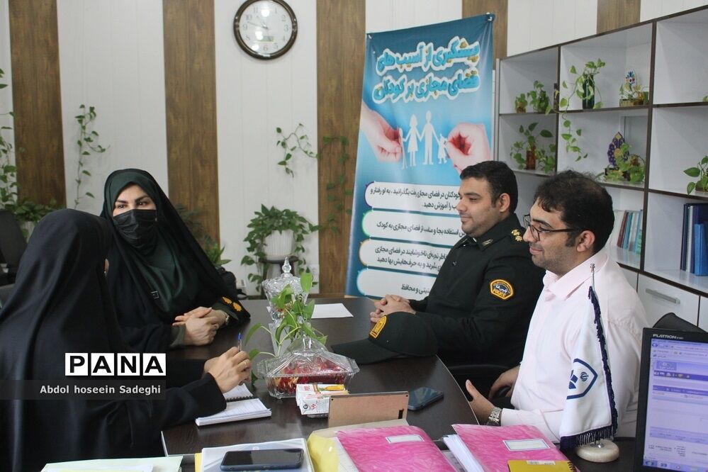 جلسه پیشگیری از آسیب‌های فضای مجازی بر کودکان