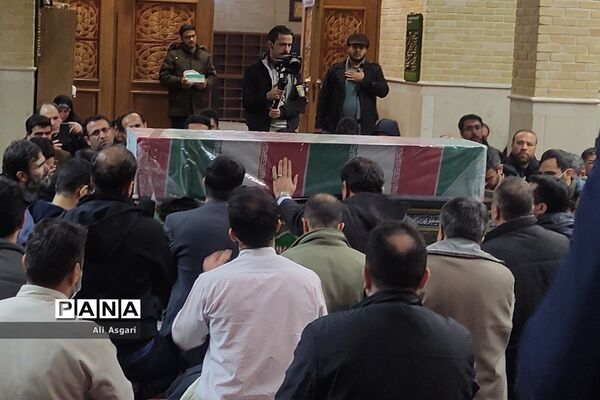 مراسم وداع با پیکر پاک شهید گمنام دفاع مقدس در اردوگاه امام صادق(ع) دماوند