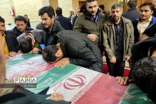 مراسم وداع با پیکر پاک شهید گمنام دفاع مقدس در اردوگاه امام صادق(ع) دماوند