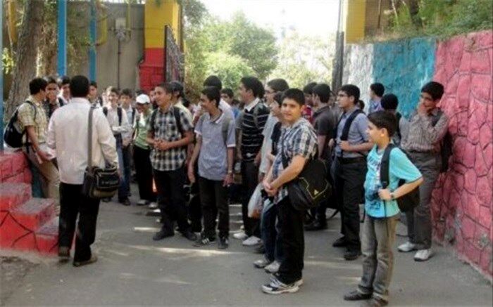 دانش‌آموزان را با سفرهای تربیتی در موقعیت خودسازی قرار می‌دهیم