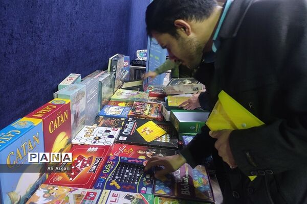 نمایشگاه مجموعه فعالیت‌های بنیاد ملی نوجوان