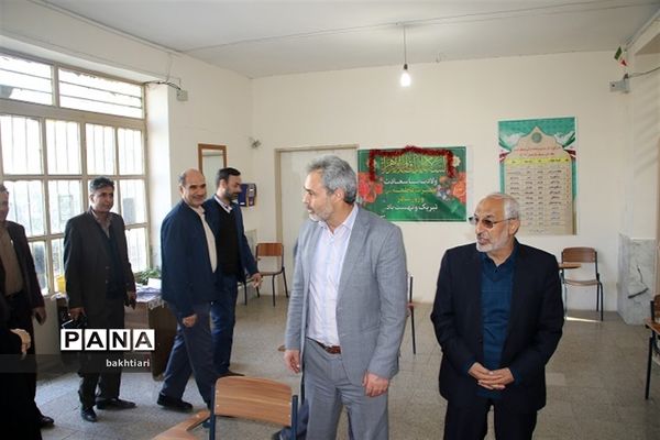 بازدید نماینده مردم کرمان و راور از حوزه امتحانات نهایی