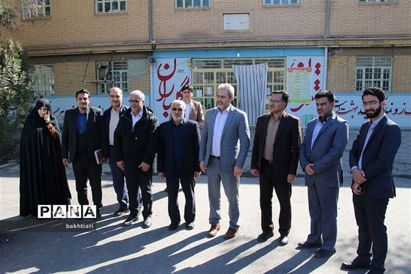 بازدید نماینده مردم کرمان و راور از حوزه امتحانات نهایی