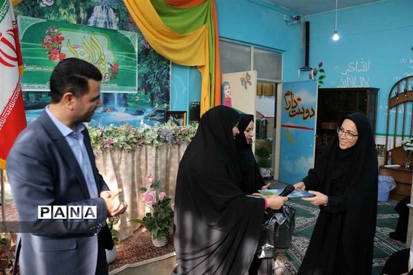 برگزاری مراسم تقدیر از مدیران خادم‌الحسینی  در دبستان موجانی ناحیه 2 شهرری