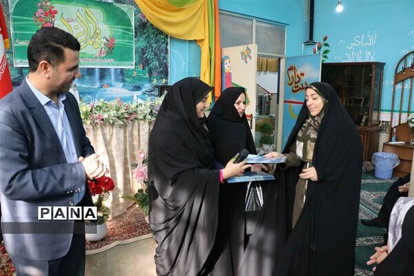 برگزاری مراسم تقدیر از مدیران خادم‌الحسینی  در دبستان موجانی ناحیه 2 شهرری