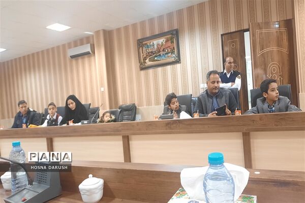 تقدیر از دانش‌آموزان حائز رتبه برتر کشوری مسابقه عکس ترافیک همیاران پلیس