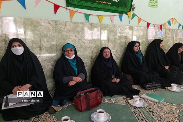 نشست آموزشی سرگروه‌های حلقه صالحین در آموزش و پرورش ملارد