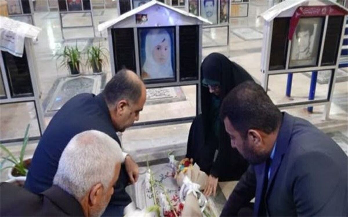 گلزار شهدای بهشت صادق(ع) بوشهر عطرافشانی شد