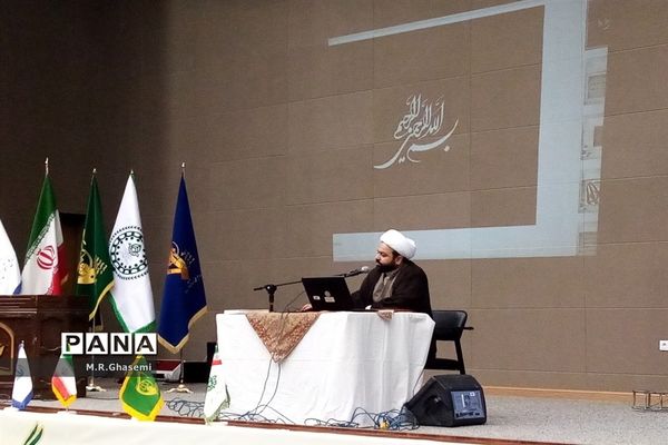 نخستین روز کاردوی آموزشی نمایشگاه مدرسه انقلاب در قم