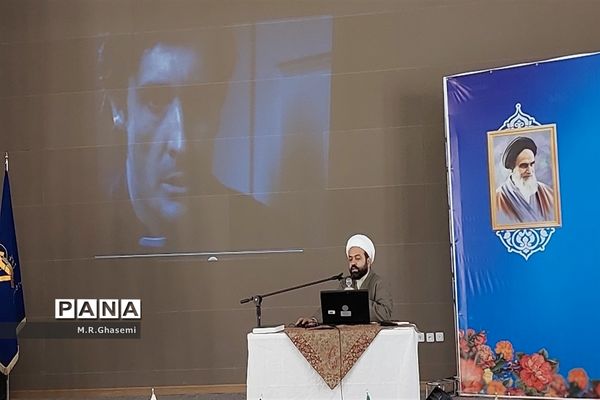 نخستین روز کاردوی آموزشی نمایشگاه مدرسه انقلاب در قم