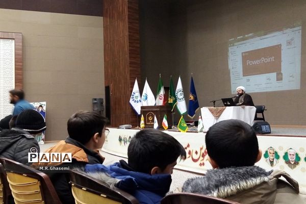 نخستین روز کاردوی آموزشی نمایشگاه مدرسه انقلاب در قم