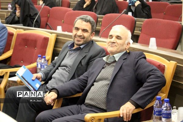 همایش موسسین مدارس غیردولتی استان قم