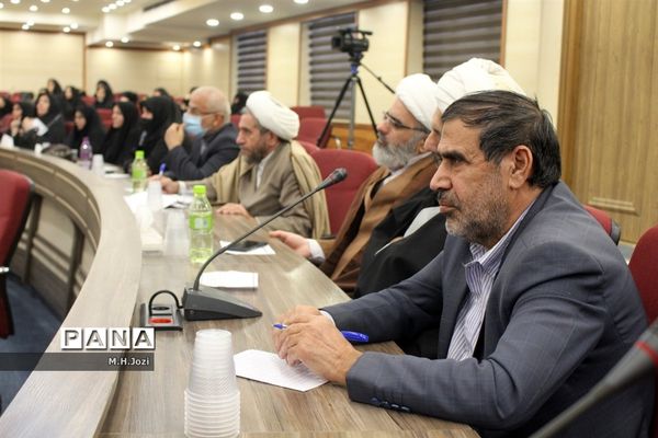 همایش موسسین مدارس غیردولتی استان قم