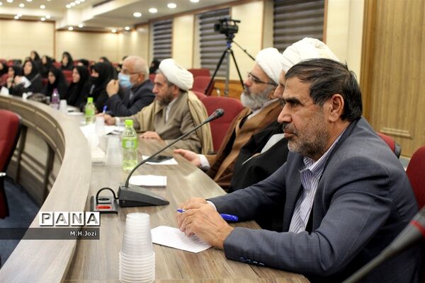 همایش موسسین مدارس غیردولتی استان قم