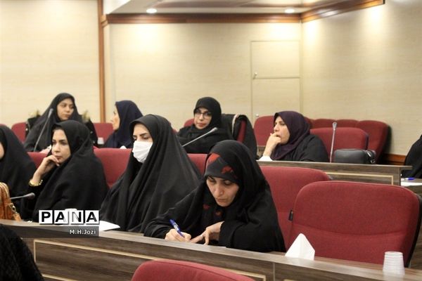 همایش موسسین مدارس غیردولتی استان قم